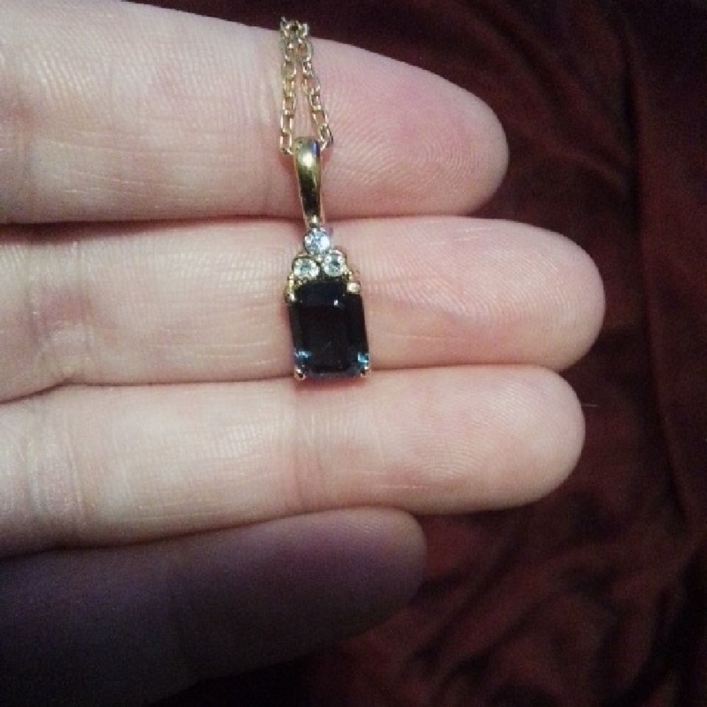 Elegant Gold and Blue Pendant Necklace